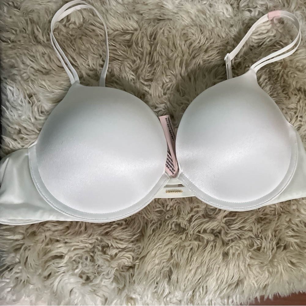 Victoria’s Secret very sexy push up bra white nwt